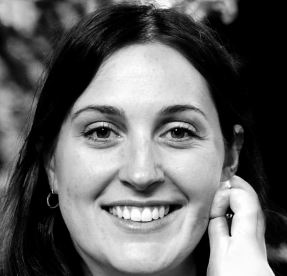 Retrato profesional de Felisa Morales, especialista en valoración empresarial